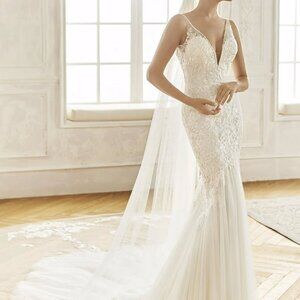 St. Patrick by Pronovias "Baronia" Bridal Gown (Unaltered)